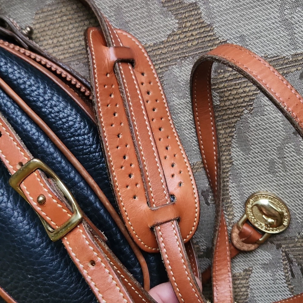 Vintage Dooney and Bourke Kitty crossbody bag - Picture 10 of 15